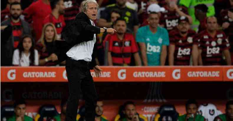 O Flamengo, do tcnico portugus Jorge Jesus,  o lder isolado do Brasileiro e vai disputar a final da Libertadores com o River Plate(foto: Mauro Pimentel/AFP - 21/8/19)