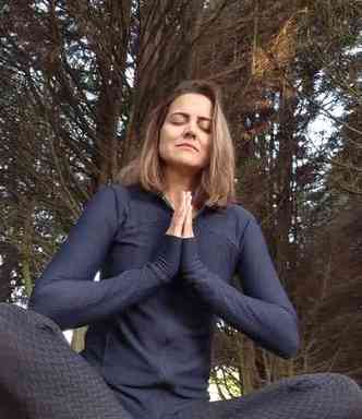 A meditação foi o caminho que a publicitária Mariane Vasconcelos Novais encontrou para tratar a Síndrome de Burnout(foto: Arquivo Pessoal)