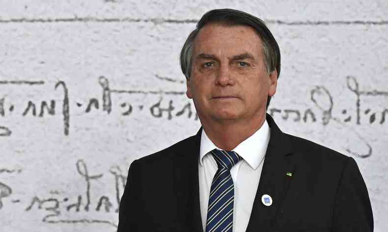 De terno e gravata, o presidente Jair Bolsonaro 