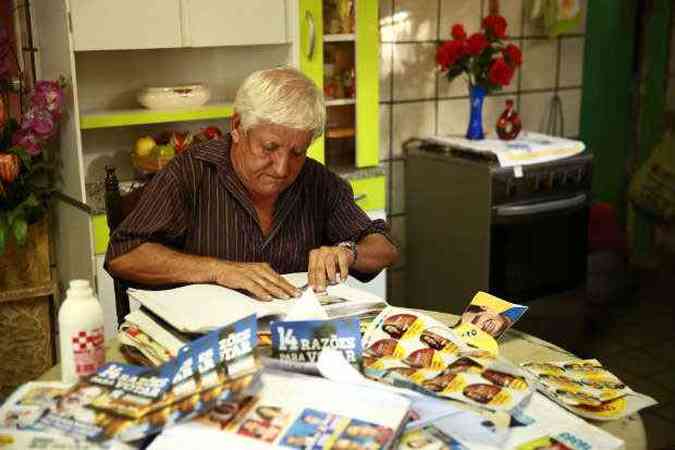 Aposentado pretende doar no futuro o acervo ao TRE-PE ou ao Instituto Histrico de Jaboato dos Guararapes (foto: Bernardo Dantas/ DP/D.A Press )