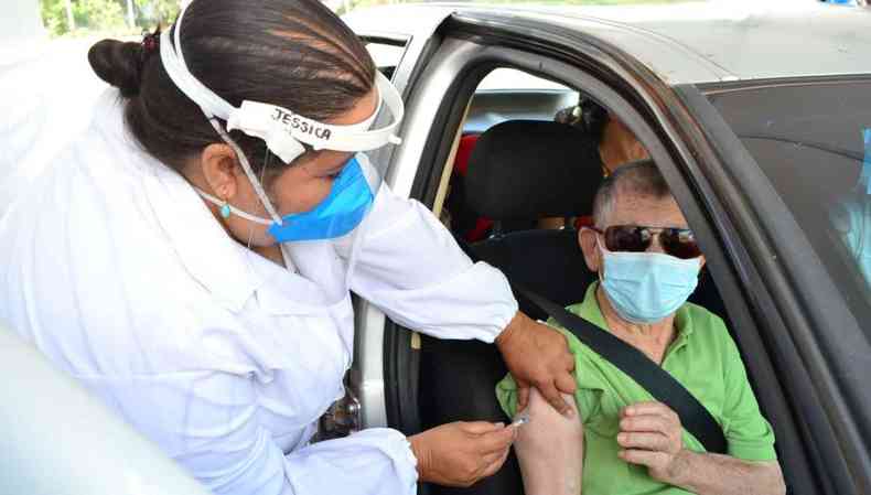 Vacinao contra a COVID-19 em Montes Claros(foto: Fbio Maral/divulgao)