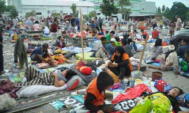 Resultado de imagem para sismo em Celebes de 7,5 Mw provocou um grande tsunami e deixou 4340 mortos e 10678 feridos,