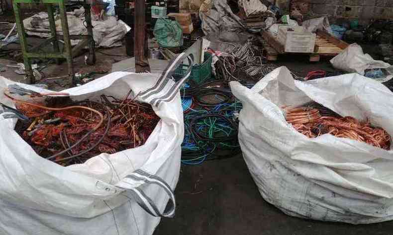 Imagem de fios de cobre furtados que foram apreendidos pela polícia