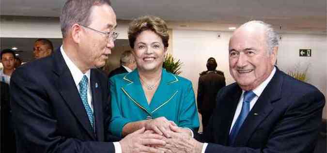 O secretrio-geral da ONU, Ban Kin-Moon, a presidente Dilma Rousseff e o presidente da Fifa , Joseph Blatter(foto: Roberto Stuckert Filho/PR)