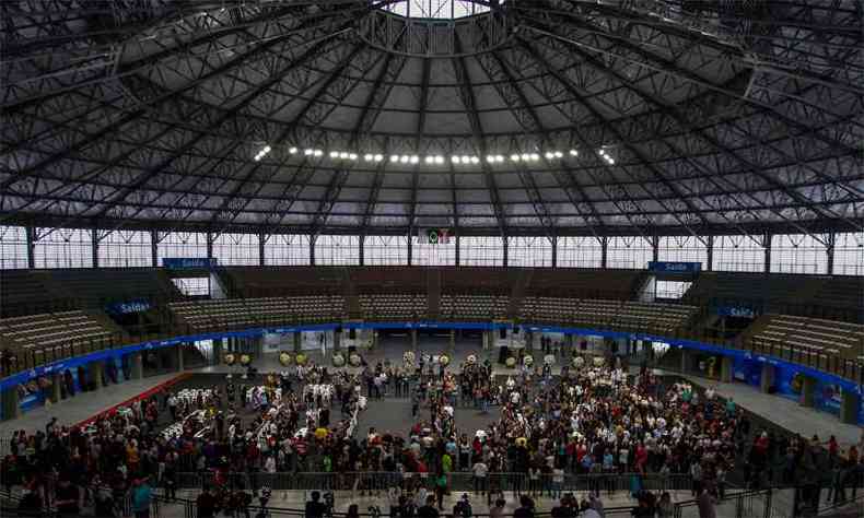 Vtimas so veladas na Arena Suzano, em So Paulo, na manh desta quinta-feira(foto: Miguel SCHINCARIOL / AFP)