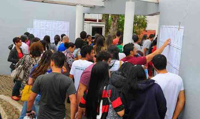 Segundo o Inep, 196,8 mil estudantes concluintes, matriculados em 904 instituies de educao superior, prestaram as provas(foto: Janine Moraes/CB DA Press)