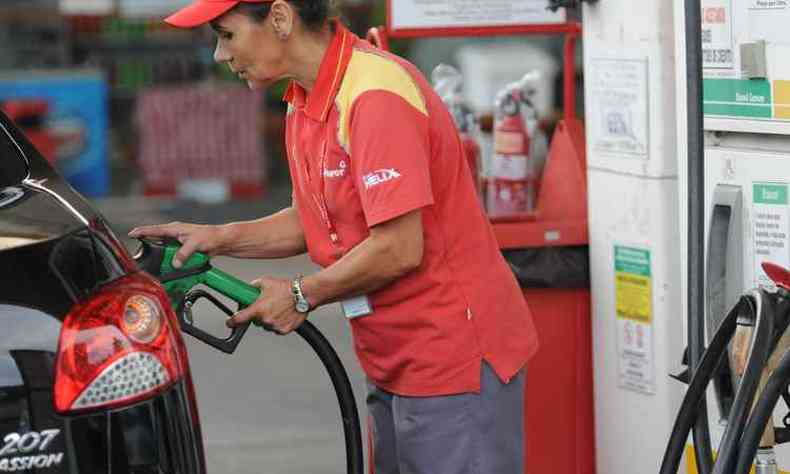 Apesar da alta, no comparativo entre etanol e gasolina, nos postos de Minas, a disputa  considerada competitiva (foto: Gladyston Rodrigues/EM/D.A Press)