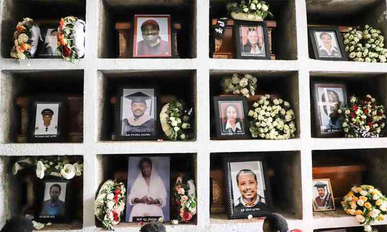 Funeral simblico para as vtimas da queda do avio foi realizada na igreja Saint Trinity, na capital da Etipia(foto: MICHAEL TEWELDE / AFP )