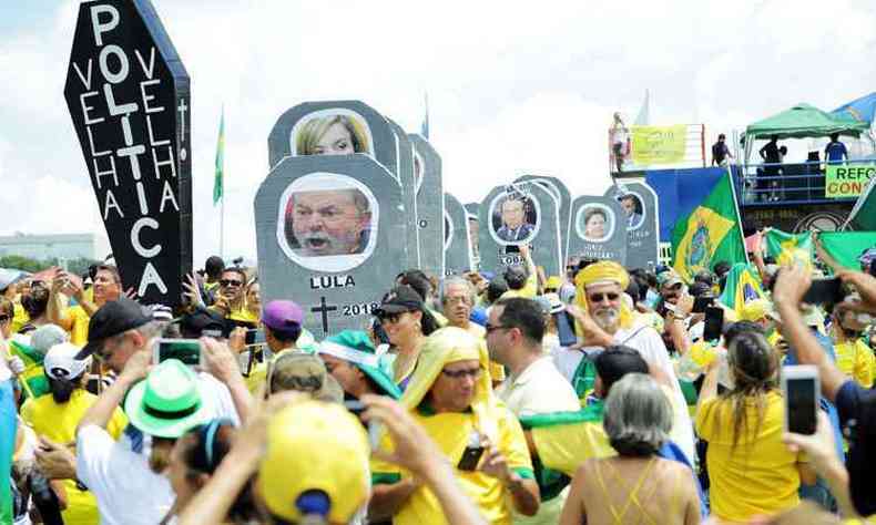 Defensores do pensamento liberal comearam a se fortalecer a partir dos protestos de 2013 e, na sequncias, as manifestaes pr-impeachment da presidente Dilma Rousseff(foto: Bruno Peres/Esp CB/D.A Press)