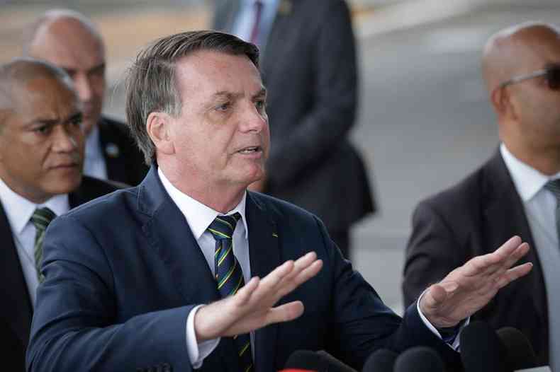 Presidente Jair Bolsonaro se negou a falar com a imprensa. Participao em ato pedindo o fechamento do Congresso e a volta da ditadura militar ainda repercute(foto: Duda Sampaio/Estado Contedo)
