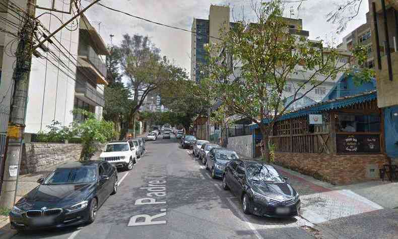 A briga aconteceu na rua Padre Odorico, em frente ao nmero 38, na Regio Centro Sul de BH(foto: Google Street View)