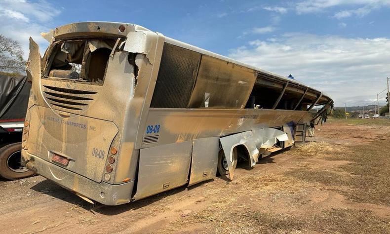 nibus destrudo aps acidente com torcedores. 