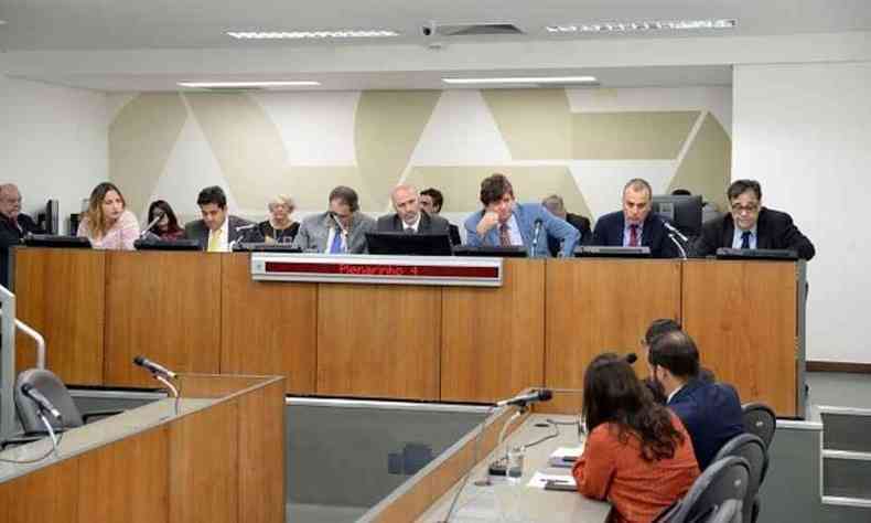 Os trs funcionrios foram ouvidos pelos deputados estaduais membros da CPI(foto: Luiz Santana/ALMG)