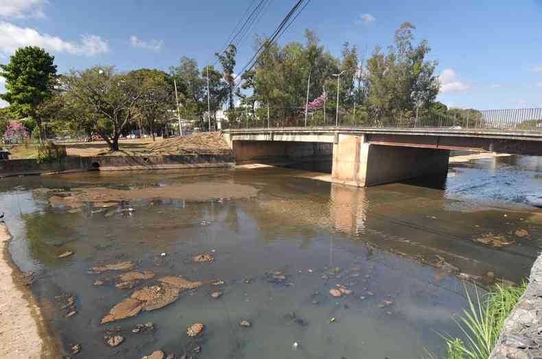 Poluio na Lagoa da Pampulha, em BH