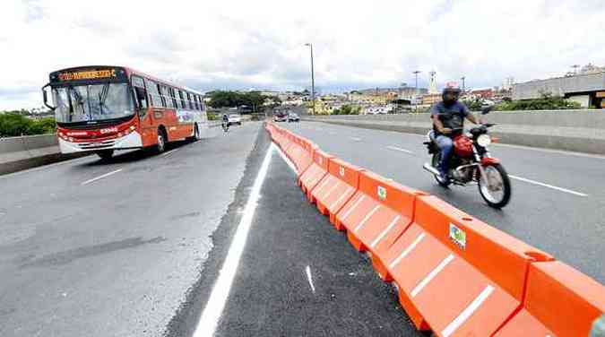 Nessa sexta, uma estrutura removvel mantinha as duas pistas do pontilho separadas (foto: Jair Amaral/EM/D.A PRESS)