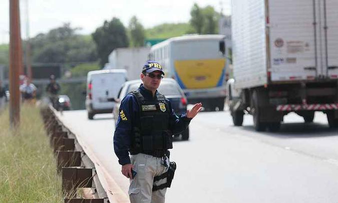 Policiais vão ficar em pontos e horários estratégicos das rodovias(foto: Gladyston Rodrigues/EM/D.A Press) Policiais vão ficar em pontos e horários estratégicos das rodovias(foto: Gladyston Rodrigues/EM/D.A Press)