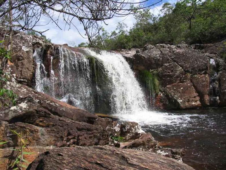 Cachoeira do Carijó, de fácil acesso, é uma das maravilhas naturais do distrito do Serro(foto: Célio Jefferson/Primotur Turismo Ecológico/Divulgação) Cachoeira do Carijó