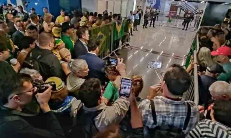 Aliados de Jair Bolsonaro a espera do ex-presidente