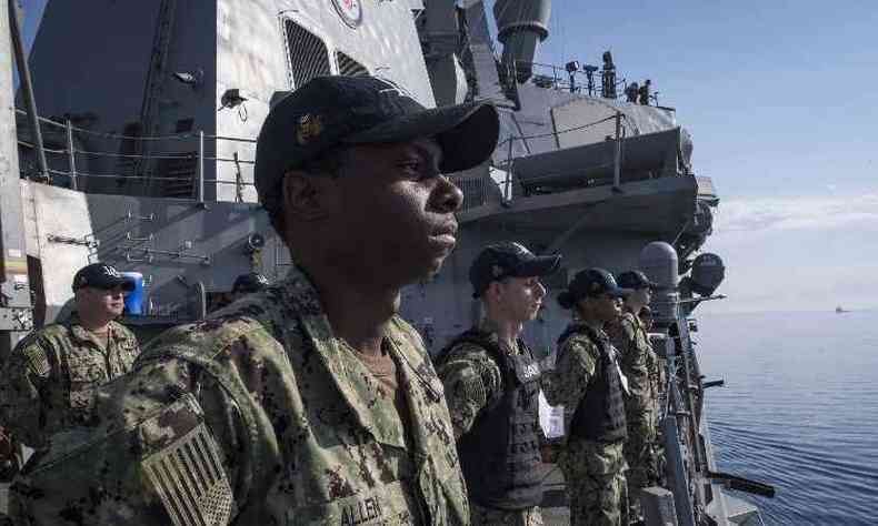 Destroyer USS Donald Cook, armado para lanamento de msseis guiados, est em guas europeias(foto: MC2 Alyssa Weeks / Navy Office of Information / AFP)