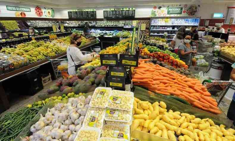 Consumidor deve ficar atento aos dias de feira nos supermercados, orienta economista(foto: Tulio Santos/EM/D.A Press)