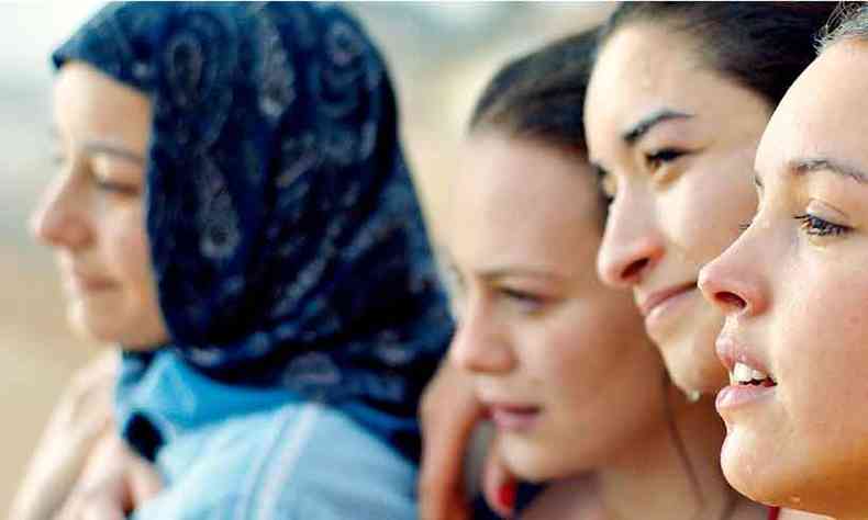 Em Papicha, mulheres argelinas reagem  opresso imposta pelo fundamentalismo religioso (foto: Pandora/Divulgao)