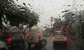 Chuva na Regio da Pampulha na manh desta quinta-feira(foto: Jair Amaral/EM/DA Press)