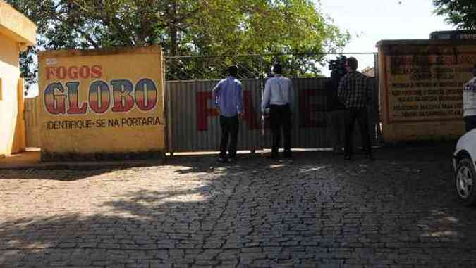 Empresa ficou fechada para o trabalho da percia e anlise do Corpo de Bombeiros(foto: Paulo Filgueiras/EM/D.A.Press)