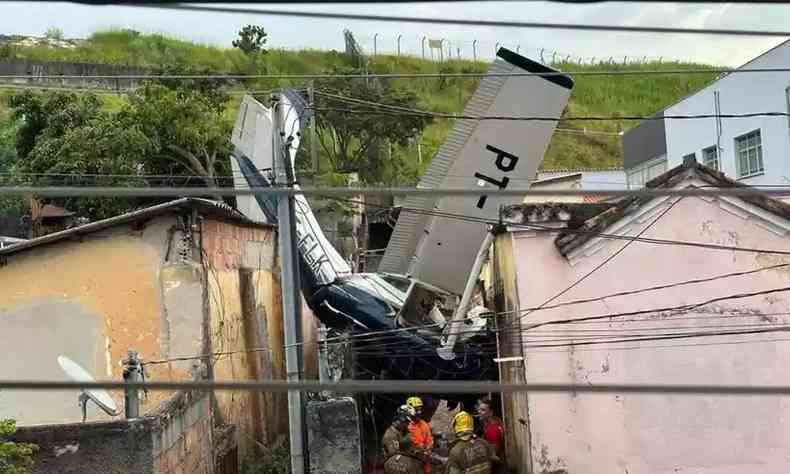 Avio acidentado no Carlos Prates