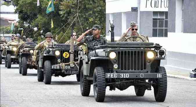 A caravana desfilou nessa sexta-feira pelas ruas de So Joo del-Rei, antes de pegar a estrada rumo  capital fluminense, com parada em Juiz de Fora para se juntar a outro grupo que saiu de Belo Horizonte(foto: ANGELO AVILA/DIVULGAO )