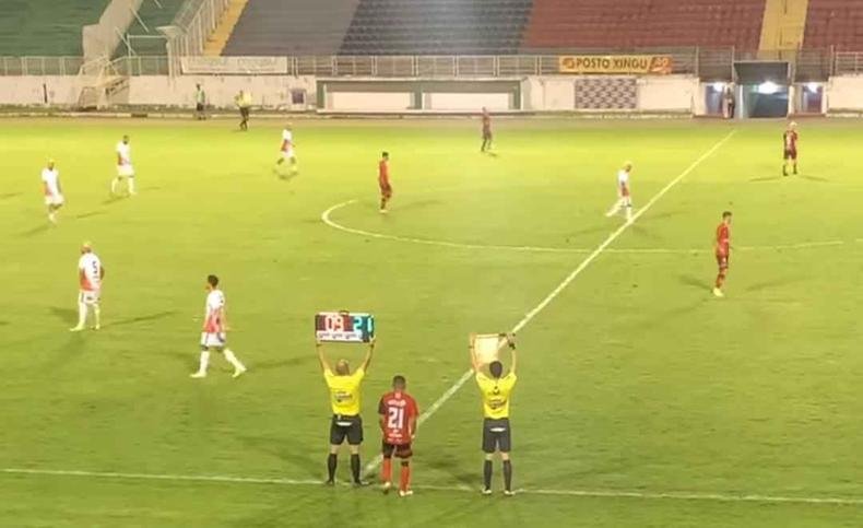 Varginha inverteu a vantagem do Uberaba e jogar� por empate na decis�o do Campeonato