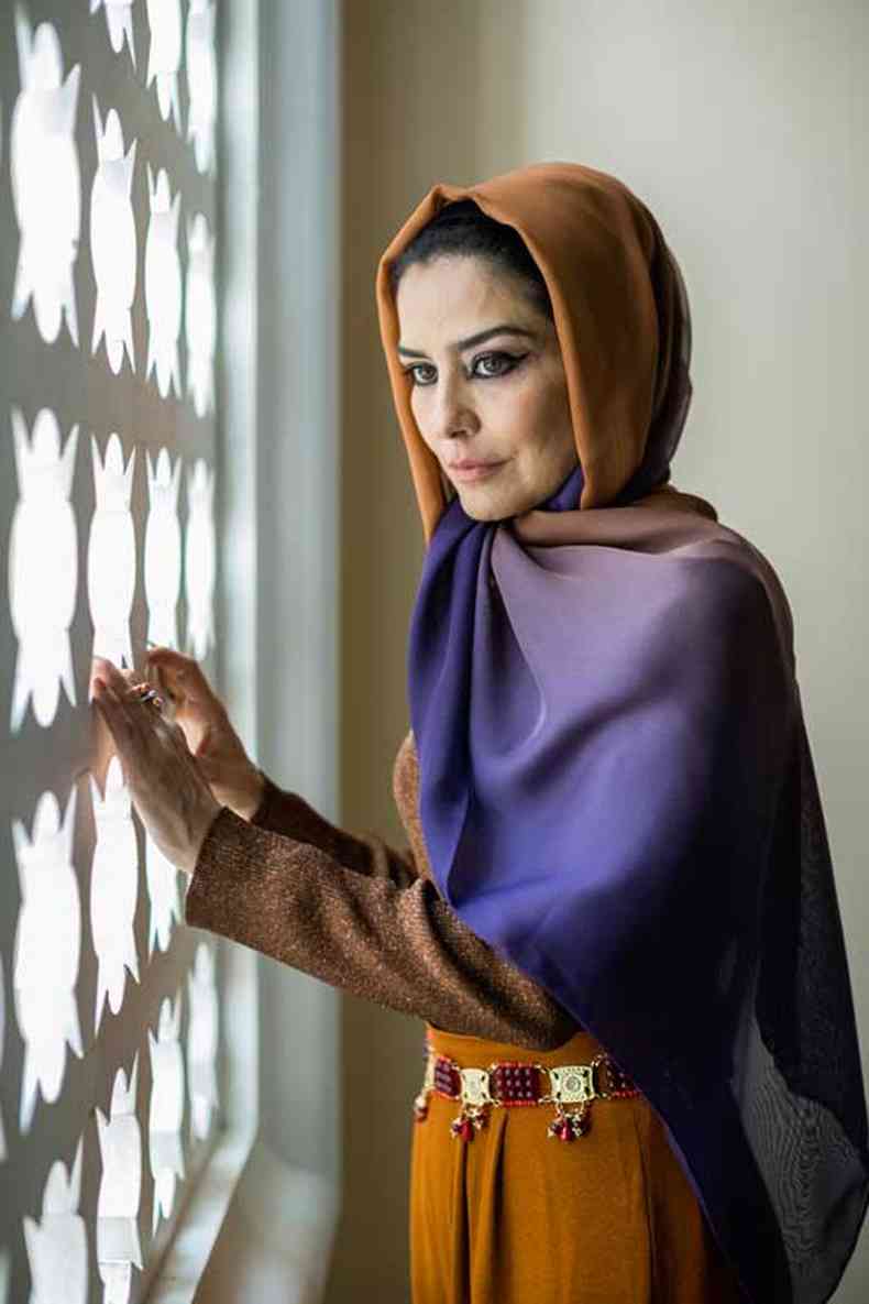 Em rfos da terra, na Globo, atriz interpreta Soraia, a primeira esposa do sheik Aziz Abdallah (Herson Capri) (foto: Raquel Cunha/globo)