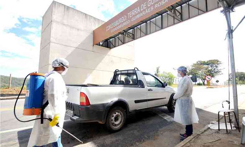 Cidade montou duas barreiras sanitrias para controle de acesso: uma morte e 48 casos de coronavrus confirmados