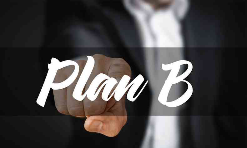 Assumir o plano B  dar uma guinada de 180 graus: a troca do regime de contratao e a multicarreira 