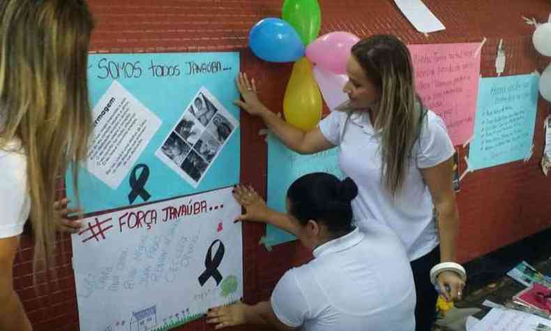  Estudantes levaram bales e cartazes com a mensagem #somostodosJanaba (foto: Juarez Rodrigues/EM/D.A Press)