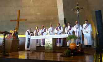 Arcebispo participa da Celebrao Penitencial do Clero nesta sexta-feira(foto: Jair Amaral/EM/DA Press)