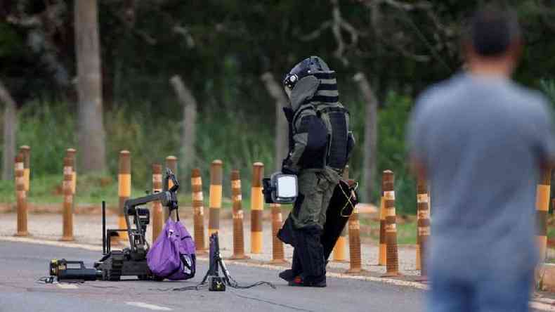 Esquadro antibomba da polcia foi chamado devido a uma suspeita de artefato explosivo em Braslia