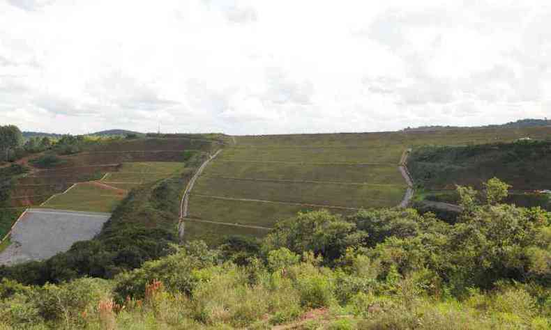 A Barragem Casa de Pedra est localizada praticamente dentro de Congonhas, a 250 metros de algumas casas(foto: Tulio Santos/EM/D.A Press)