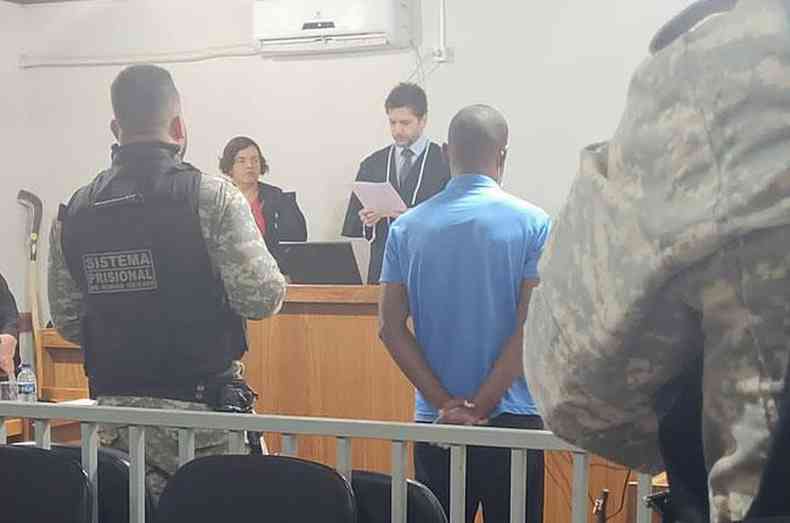 Foto do homem durante julgamento