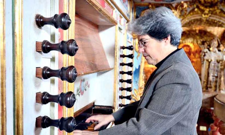 Elisa Freixo não faz mais seus concertos no órgão histórico instalado na Matriz de Santo Antônio, em Tiradentes(foto: Eduardo Trópia/Divulgação ) Elisa Freixo não faz mais seus concertos no órgão histórico instalado na Matriz de Santo Antônio, em Tiradentes(foto: Eduardo Trópia/Divulgação )