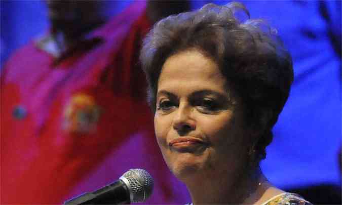 Dilma autorizou o Ministrio da Fazenda a cortar entre R$ 70 bilhes e R$ 80 bilhes em investimentos(foto: Carlos Moura/CB/D.A Press)