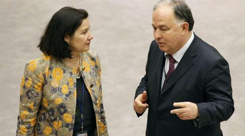 Em reunião anterior, Viotti conversa com o representante turco Ertugrul Apakan(foto: REUTERS/Brendan McDermid ) Em reunião anterior, Viotti conversa com o representante turco Ertugrul Apakan(foto: REUTERS/Brendan McDermid )