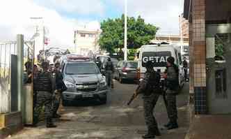 Policiais na entrada do Ceresp Gameleira, na Regio Oeste de Belo Horizonte(foto: Paulo Filgueiras/EM/DA Press)