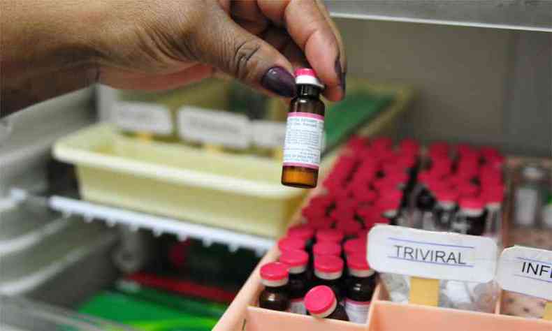 Estoque da triviral em posto de BH: imunizante protege contra sarampo, rubola e caxumba (foto: Gladyston Rodrigues/EM/DA Press)
