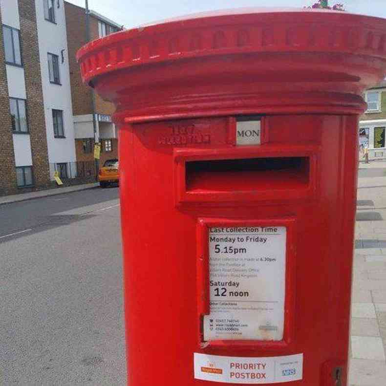 Os Correios britnicos instalaram caixas de correio prioritrias para o envio de amostras de voluntrios e testes da covid-19(foto: Richard Fisher)