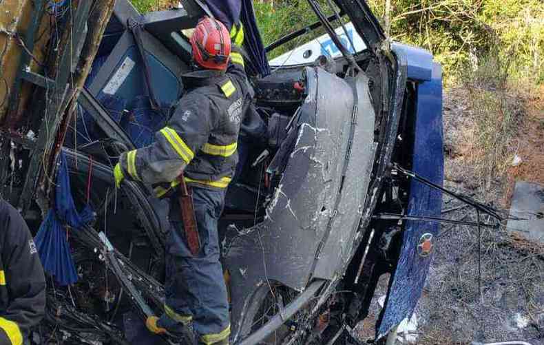 Um inqurito foi instaurado pela Polcia Civil para investigar as causas do acidente(foto: Divulgao/Corpo de Bombeiros)