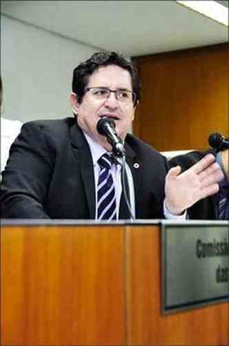 Onofre Batista, advogado-geral do Estado, diz que situao  nacional(foto: Clarissa Barcante/ALMG - 17/3/16)