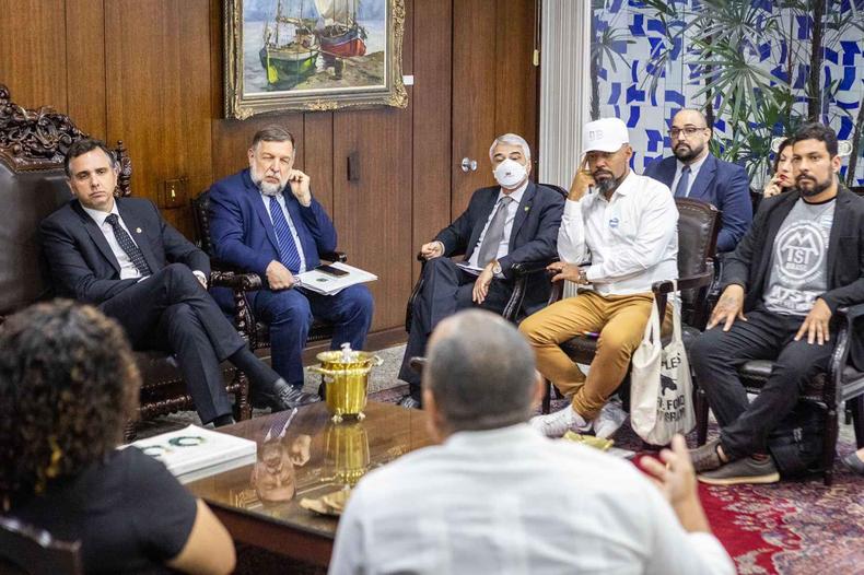 Pacheco e senadores recebem carta em defesa a democracia