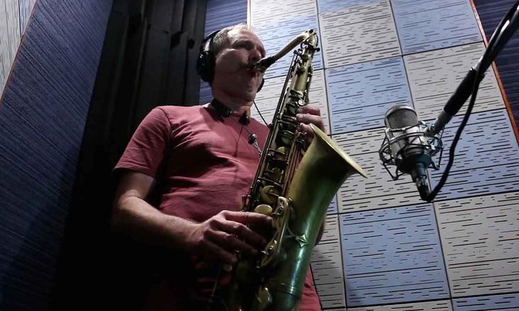 Saxofonista, flautista, regente e compositor Fernando Trocado 