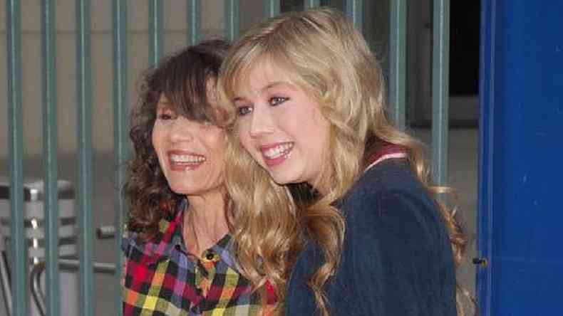 Jennette McCurdy com sua me Debra McCurdy em 9 de maio de 2009