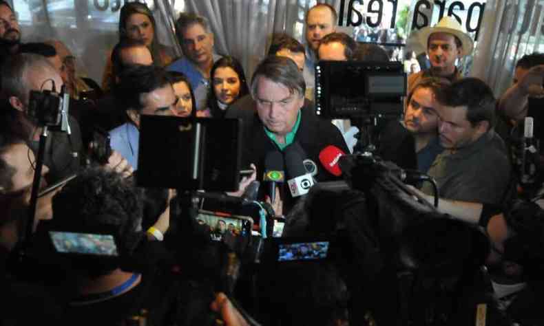 Ex-presidente Jair Bolsonaro d entrevista coletiva aps deciso do TSE torn-lo inelegvel at 2030